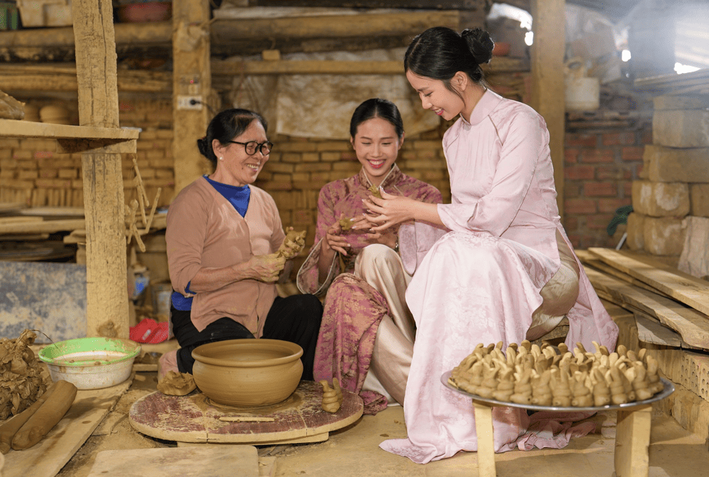 Pottery making with local artisans is a fun and immersive cultural experience, perfect for families and groups (Source: Visit Hoi An)